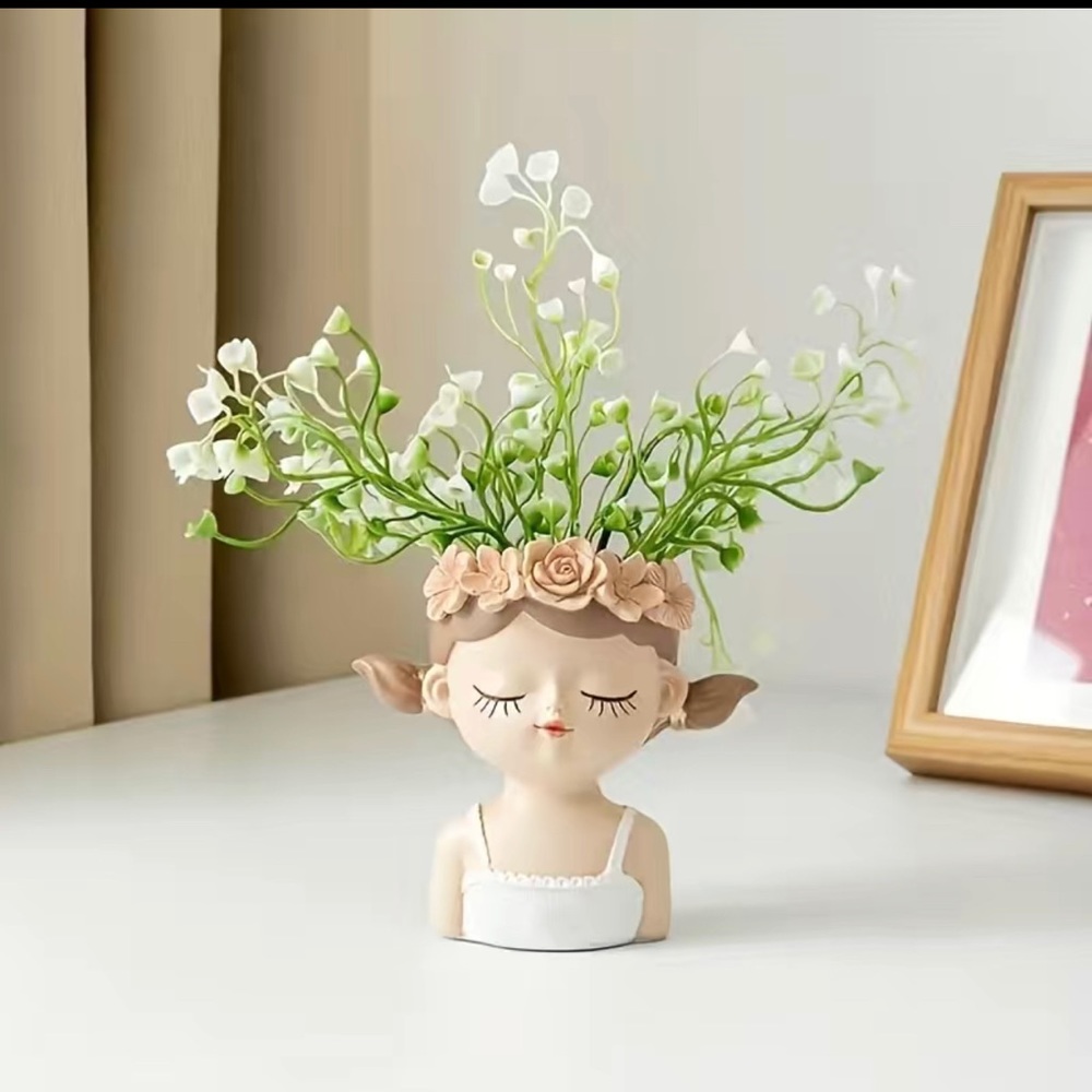Lot of 2 Adorable resin planter